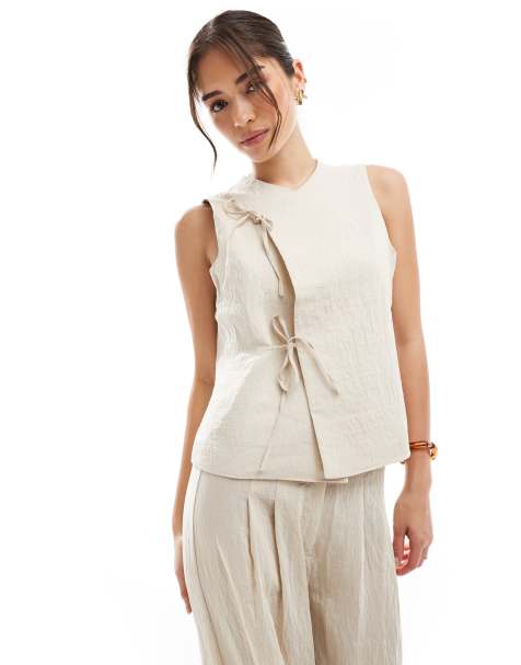 Chaleco color crema con lazada delantera de Vero Moda (parte de un conjunto) - view 1