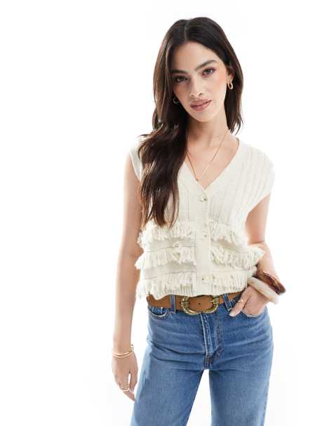 Chaleco color crema de estilo boho con flecos de punto de Miss Selfridge - view 1