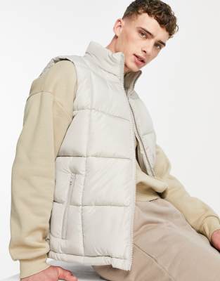 Chaleco color crudo acolchado con pespuntes en forma de cuadrados de ASOS DESIGN