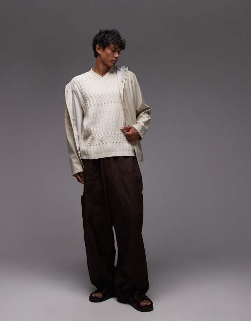 Chaleco color piedra holgado de punto de ochos de Topman, 2 de 4