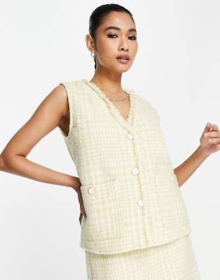 Chaleco de traje amarillo de sastre a cuadros de bouclé de Vila | ASOS