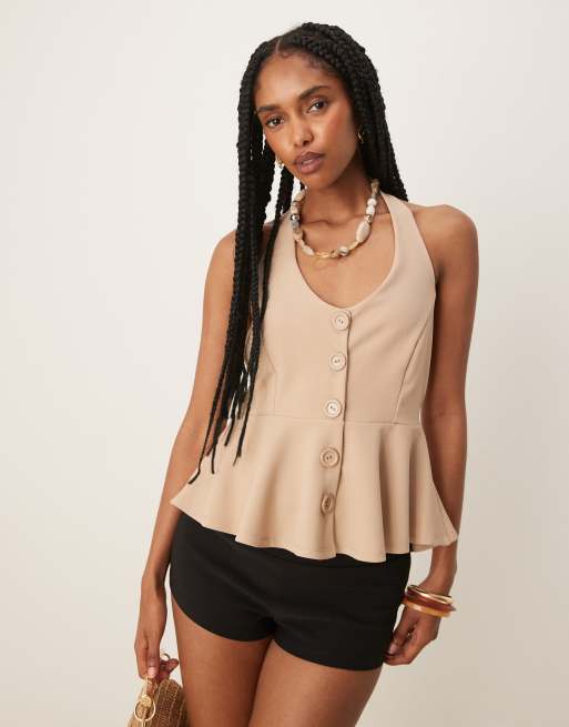 Chaleco de traje color crema de corte alargado con cuello halter, botones y cintura ceñida de ASOS DESIGN