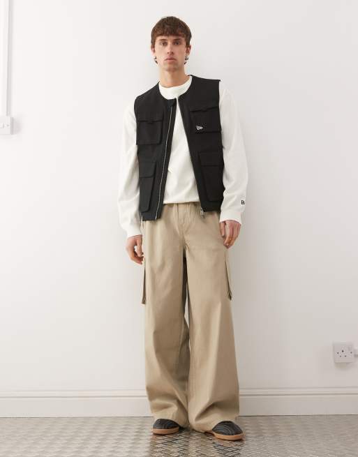 Chaleco negro utilitario con cremallera y bolsillos de New Era, 2 de 5