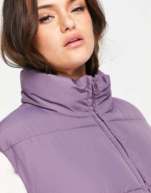 Chaleco negro y morado acolchado con diseño color block de Monki, 4 de 4