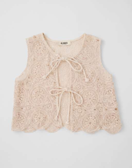 Chaleco playero corto beis con diseño floral y lazada delantera de croché rico en algodón de 4th & Reckless (parte de un conjunto), 5 de 8