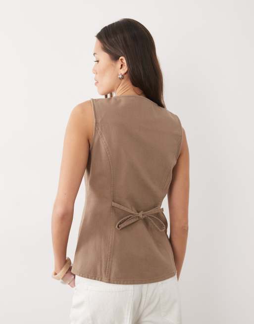 Chaleco vaquero marrón moca con cuello redondo de Threadbare, 4 de 4
