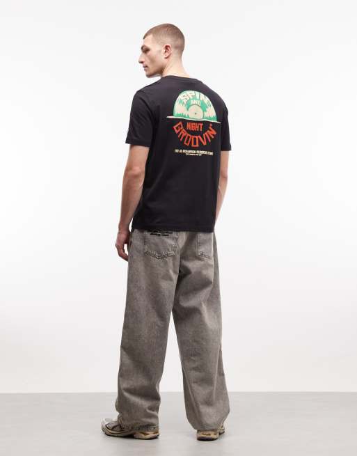 Champion - Camiseta negra con estampado gráfico en la espalda, 2 de 5