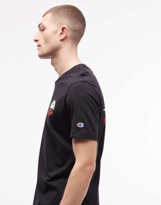 Champion - Camiseta negra con estampado gráfico en la espalda, 3 de 5
