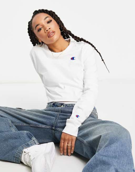 beginnen premier gemakkelijk Champion cropped long sleeve top with small logo in white | ASOS