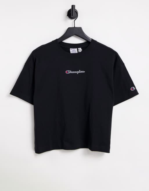 Champion - Cropped T-shirt med lille logo i sort i firkantet pasform