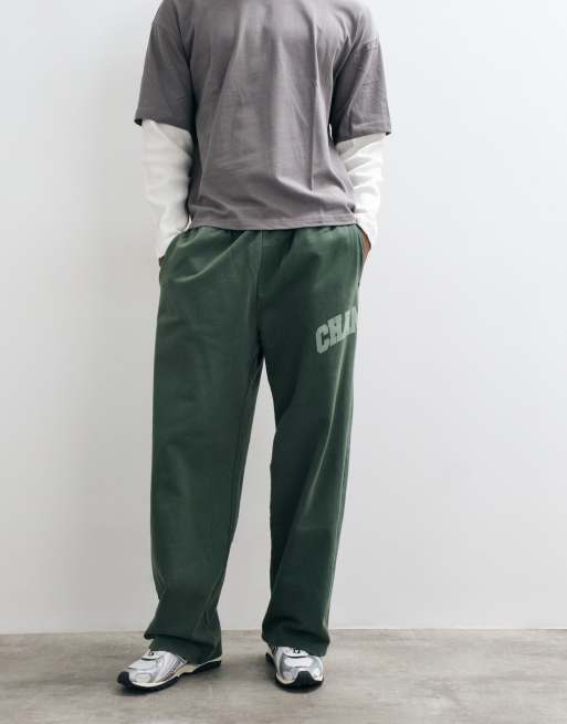 Champion Future Memories joggers oversize con bajo abierto en verde, 2 de 5