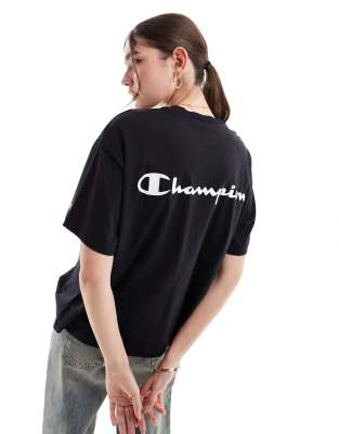 Champion - Legacy - T-Shirt in Schwarz mit überschnittenen Schultern-Weiß