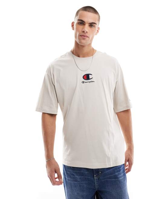 Champion – Legacy – T-Shirt in Steinbeige mit mittigem Logo