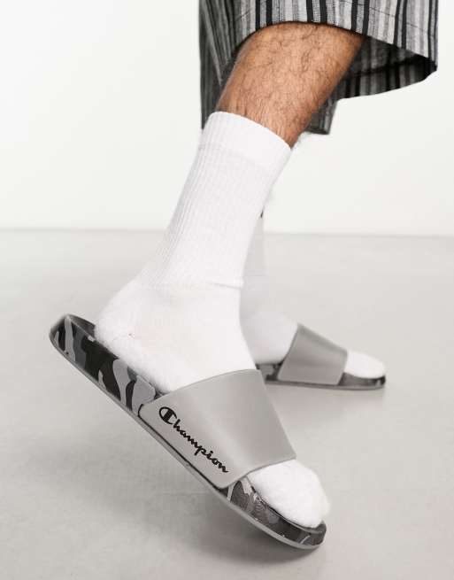 Champion – Leo – Slider mit grauem Military-Muster