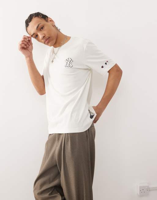 Champion - Offwhite T-shirt med 'NY'-print på ryggen  , 2 af 4