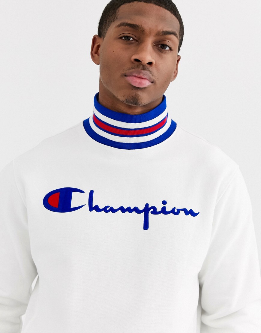 Champion – Reverse Weave – Vit sweatshirt med hög krage och stort texttryck
