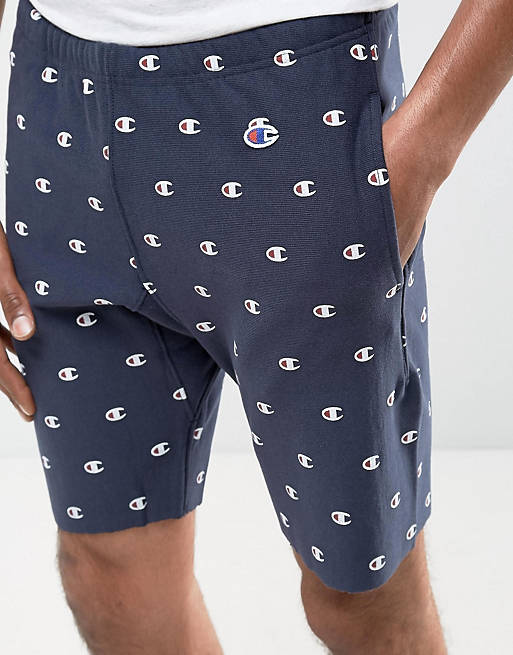 Champion – Shorts mit durchgehendem Logo-Print, in Marine | ASOS