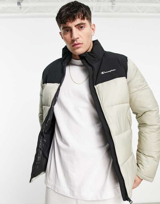 Champion – Steppjacke in Hellbraun mit kleinem Logo
