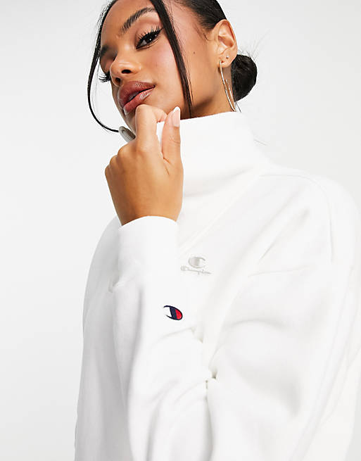 Champion – Sweatshirt in Weiß mit kleinem Logo und Stehkragen | ASOS