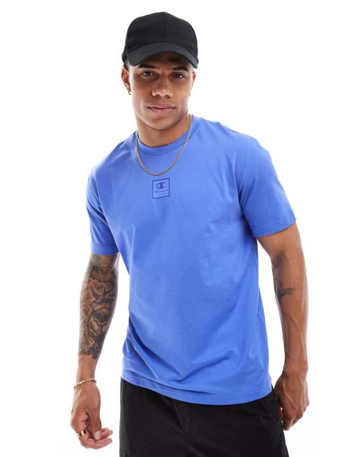 Champion – T-Shirt in Blau mit mittigem, farblich abgestimmtem Logo