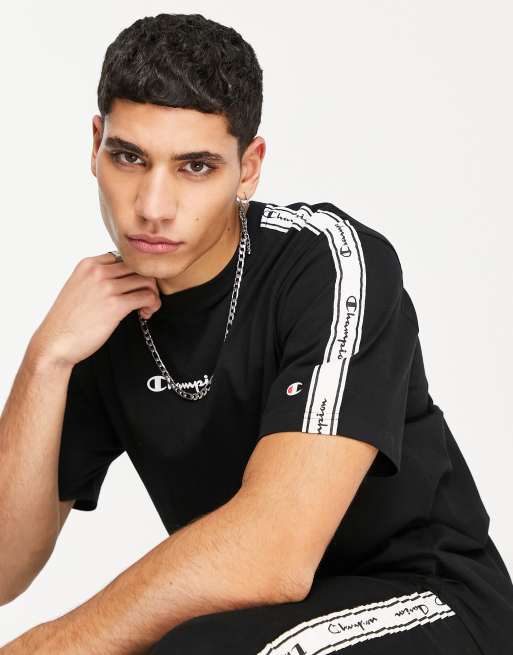 Champion – T-Shirt in Schwarz mit Logostreifen
