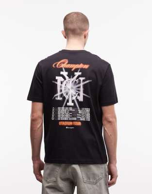 T-Shirt in Schwarz mit Rückengrafik Schwarz L