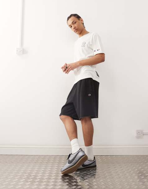 Champion – Time Capsule – Svarta shorts med tvättad finish - view 1