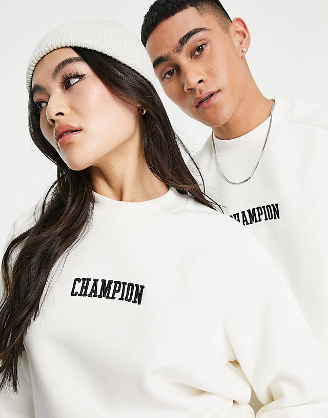 Champion - unisex small logo sweatshirt in cream