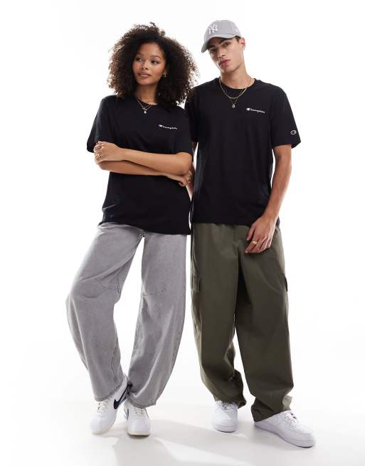 Champion - Unisex - Sort T-shirt med logo på venstre side af brystet, 2 af 4