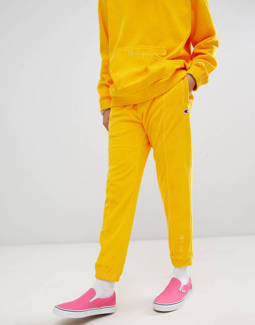 hjælpeløshed slutpunkt dyr Champion velour joggers in yellow | ASOS