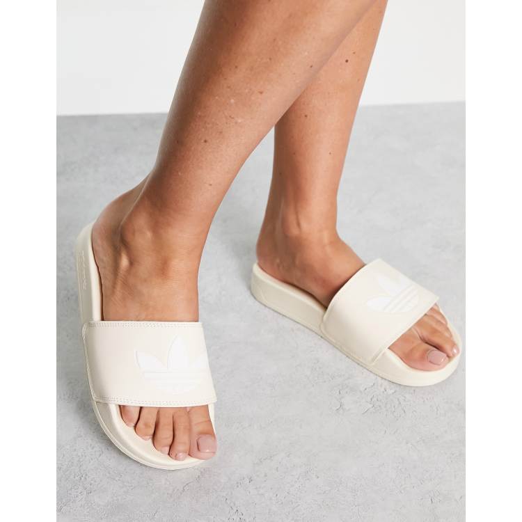 Chanclas beis Lite de adidas Originals | ASOS