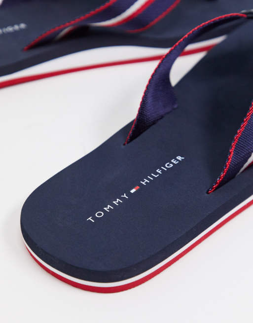 Chanclas dedo de playa con en azul marino de Hilfiger | ASOS