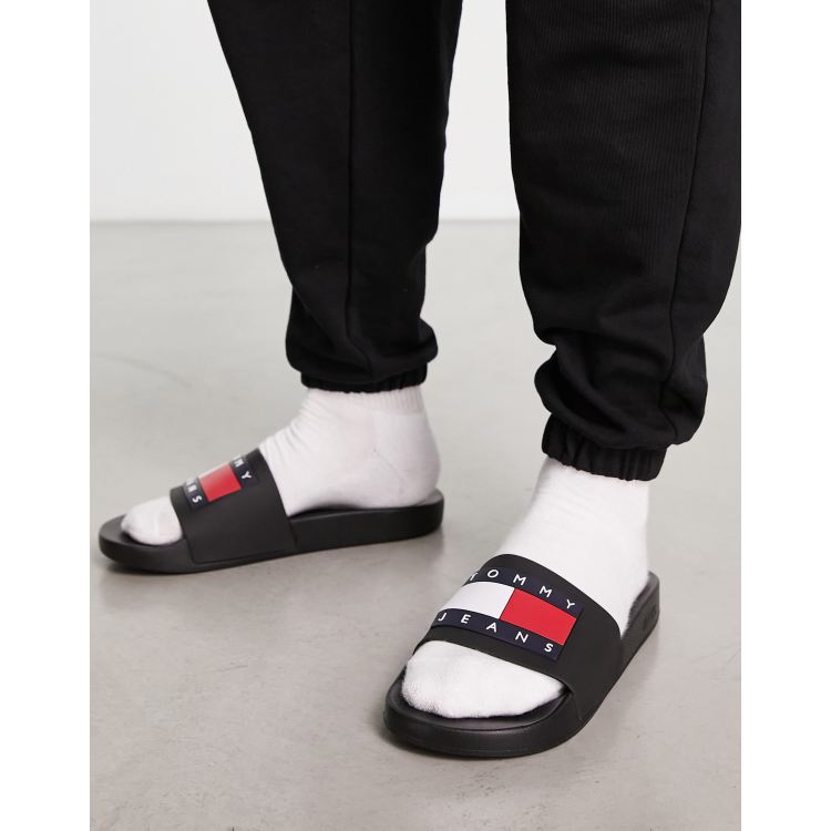 Chanclas de piscina negras con logo de bandera de Tommy Jeans