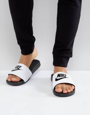 Chanclas en blanco/negro Benassi JDI de | ASOS