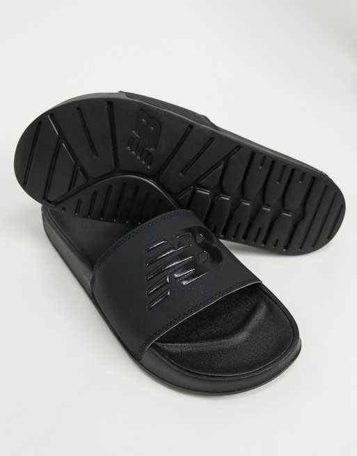 Chanclas negras con logo de New Balance