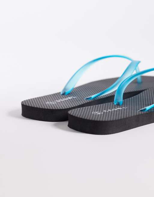 Chanclas negras con tiras azules de goma de SEQWL, 3 de 4
