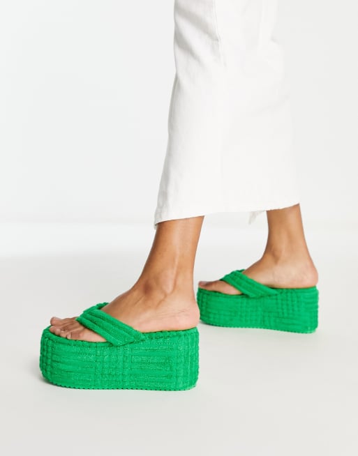 Chanclas verdes con cu a de tejido de rizo Nell de Public Desire