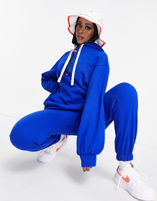 Chándal azul real extragrande con sudadera con capucha y cordón a contraste y joggers de ASOS DESIGN