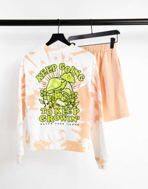 Chándal con sudadera y pantalones cortos con efecto tie dye y gráfico 