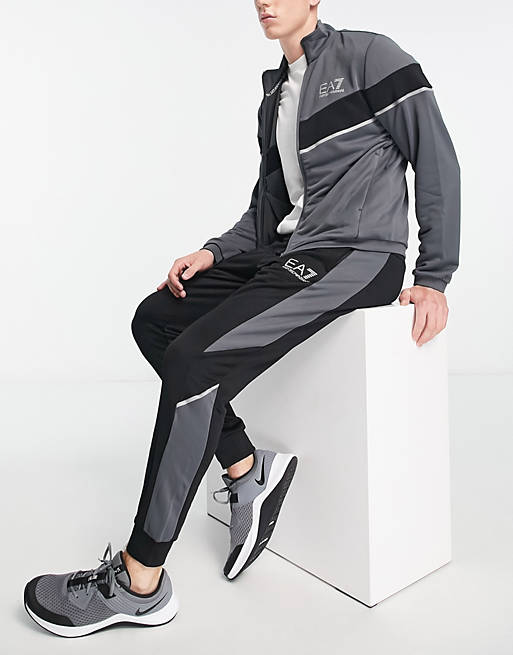 Chándal gris de chaqueta con cuello alzado con cremallera y joggers de Armani | ASOS