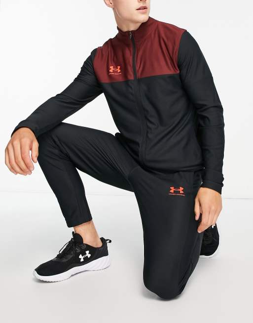 Chándal negro y burdeos Challenger de Under Armour Football ASOS