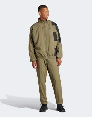 Chándal verde con diseño color block de adidas Sportswear