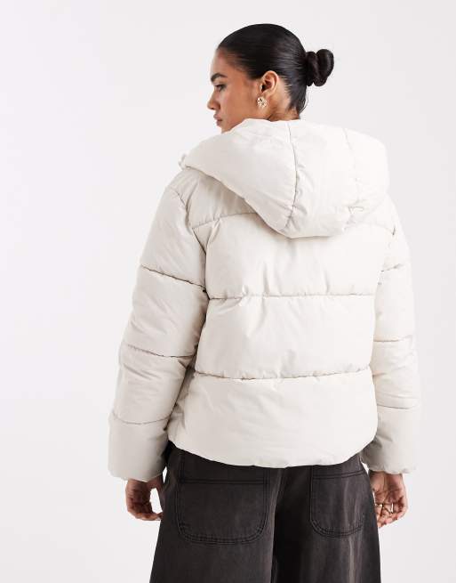 Chaqueta acolchada color piedra con capucha de ONLY, 4 de 4