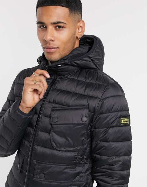 Chaqueta acolchada con capucha en negro Ouston de Barbour International, 3 de 4