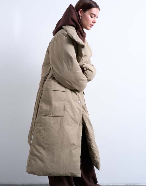 Chaqueta acolchada larga color piedra con cuello alzado de Topshop