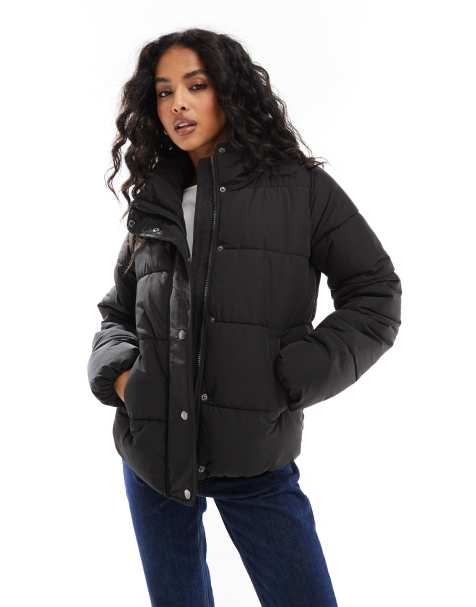 Chaqueta acolchada negra con cuello alzado de ONLY - view 1