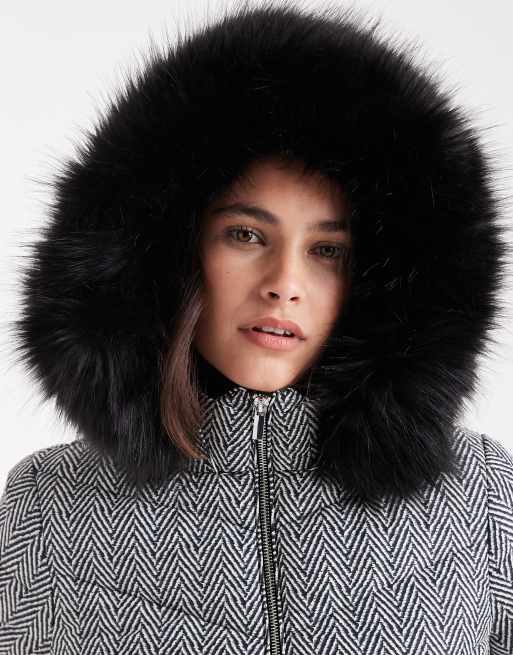 Chaqueta acolchada negra de esquí con diseño estampado de New Look, 3 de 4