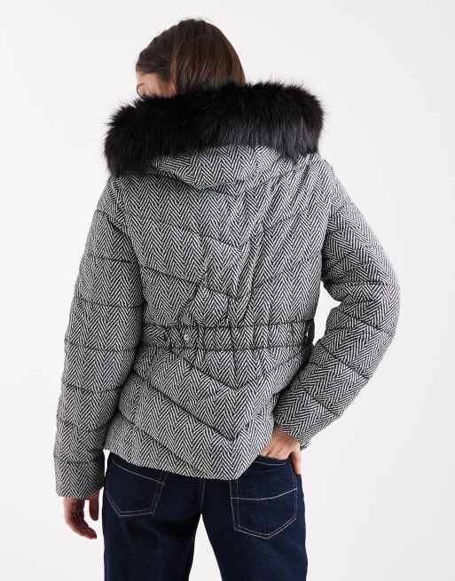 Chaqueta acolchada negra de esquí con diseño estampado de New Look, 4 de 4