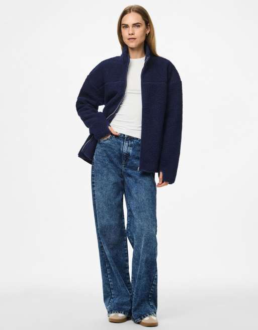 Chaqueta azul marino de tejido efecto peluche de Pieces