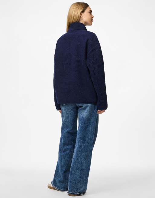 Chaqueta azul marino de tejido efecto peluche de Pieces, 2 de 7